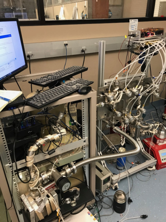Picomole-resolution FT-ICR mass spectrometer